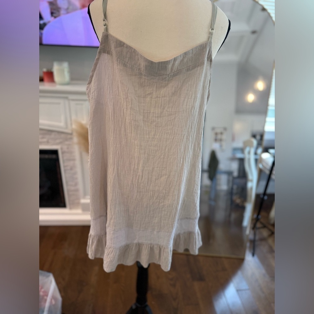 MISSLOOK Light Gray/Beige Ruffle Hem Top - Picture 5 of 6